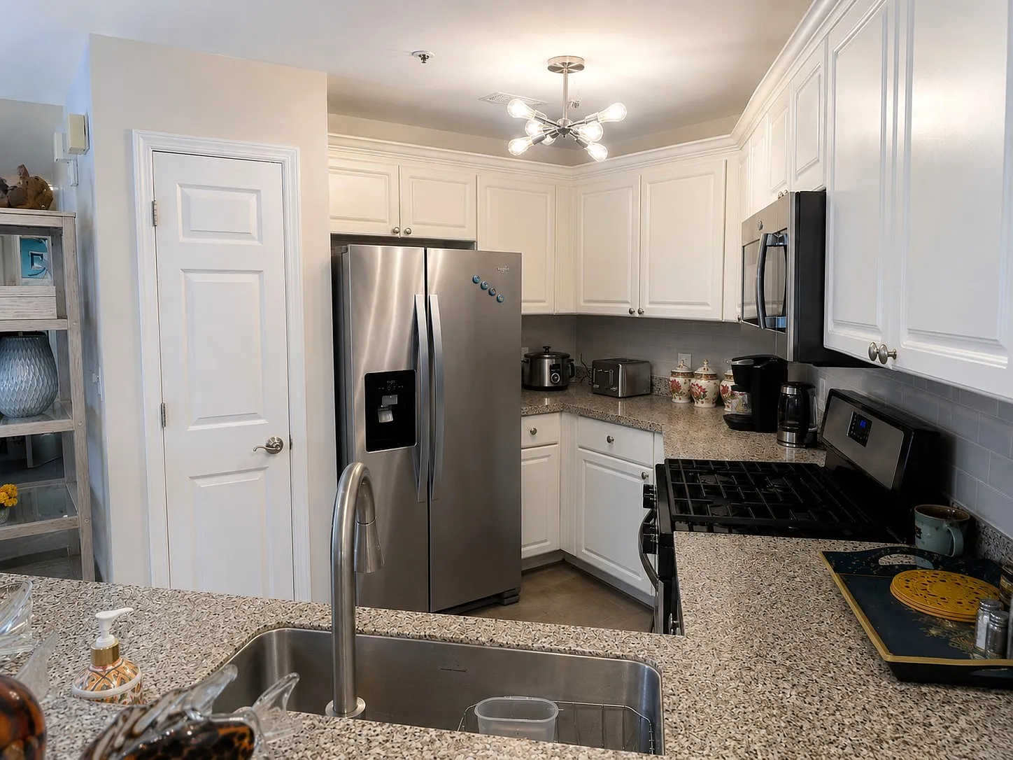 3 bed, 1491 sqft, $2,575 — Photo 4