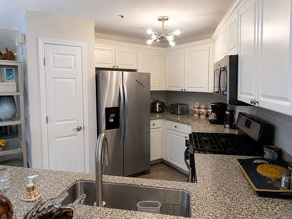 4th image of 18015 Kings Point Dr APT L