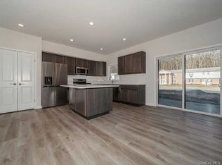 8 S Hills Way #19, Wappingers Falls, NY 12590