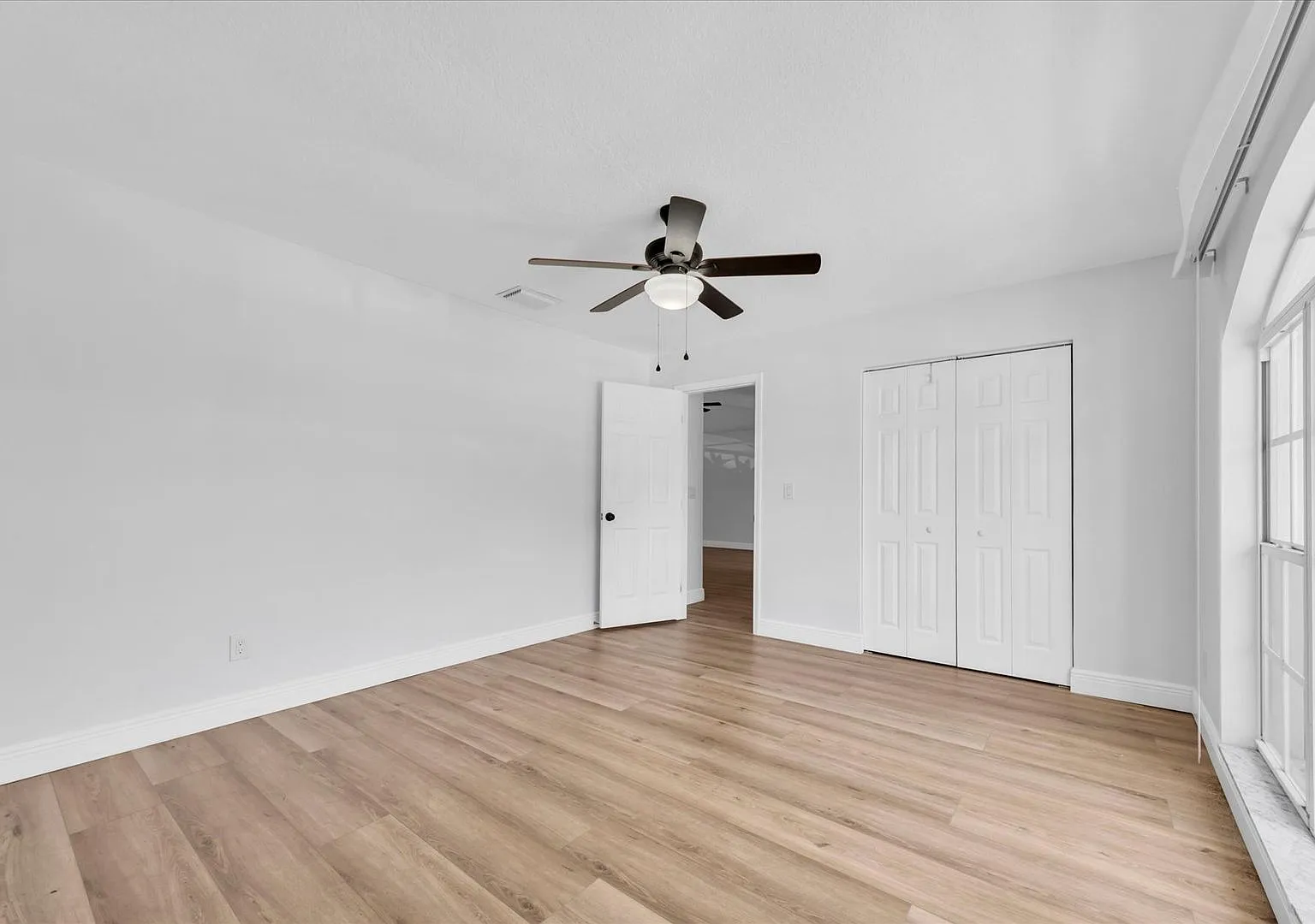 3 Bedroom in Palmetto Available Now! - Free Application — Photo 2