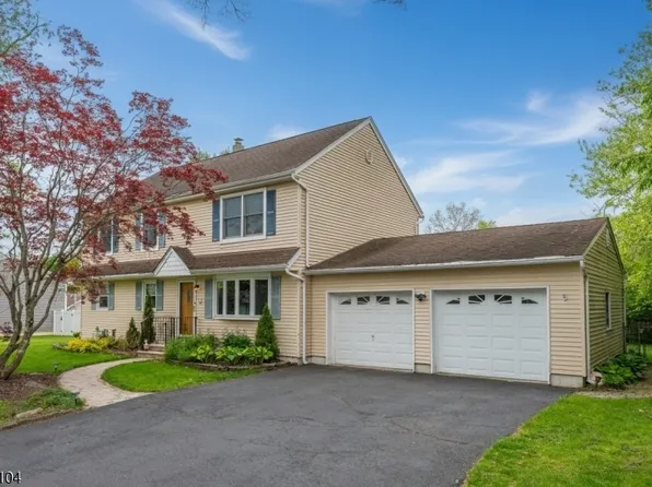 6 Madoc Trl, Jefferson Twp., NJ 07438