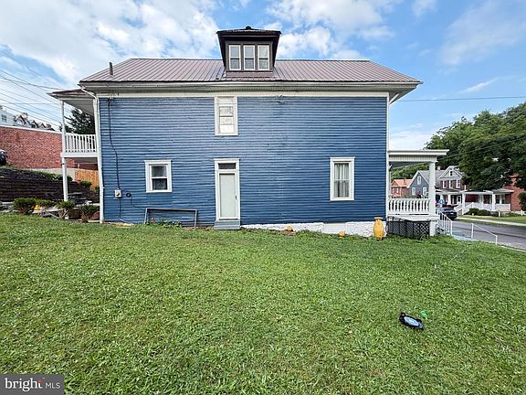 5th image of 549 Greene St