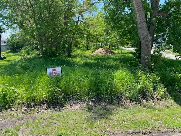 1023 Hooks Ln, McHenry, IL 60050