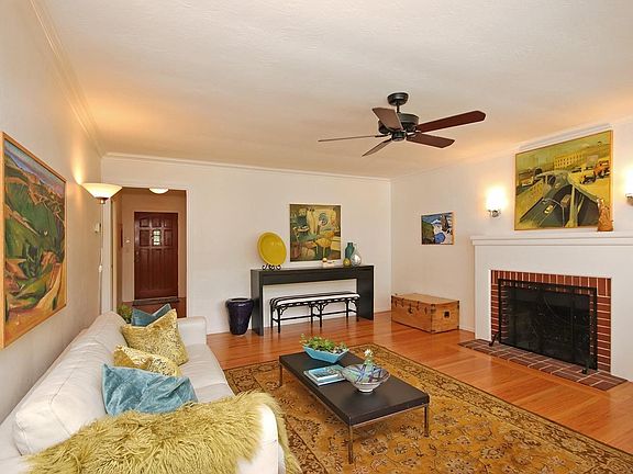 3rd image of 2766 Freeport Blvd