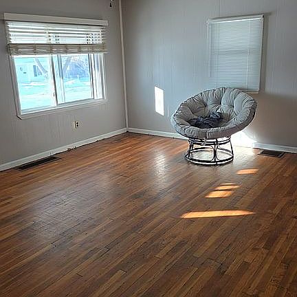 5th image of 2752 Haig Ave