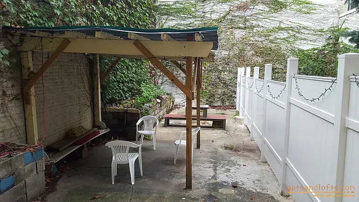 Rented by aptsandlofts.com | media 9