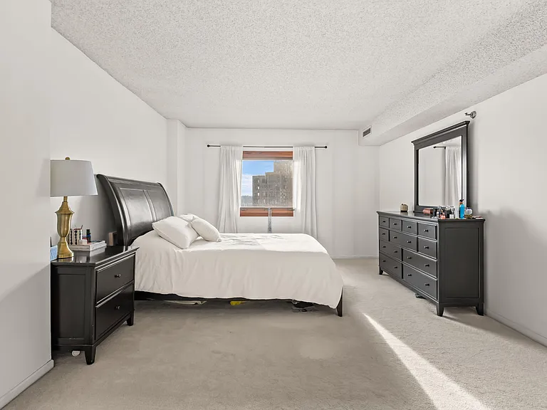 1225 Lasalle Ave #1404 — Photo 10
