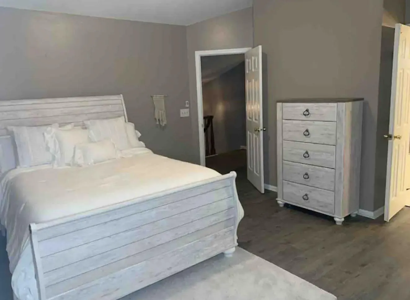 4 bed, 2.5 bath, 2400 sqft, $1,408 — Photo 1
