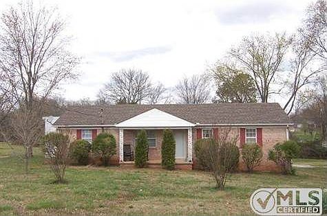 1st image of 302 Oak Cir