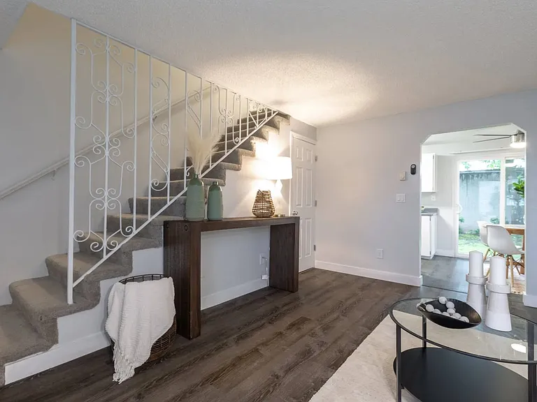 Somerset West Apartments — Photo 18