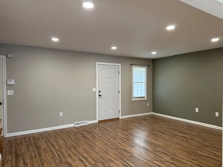 335 Cindy Dr — Photo 4