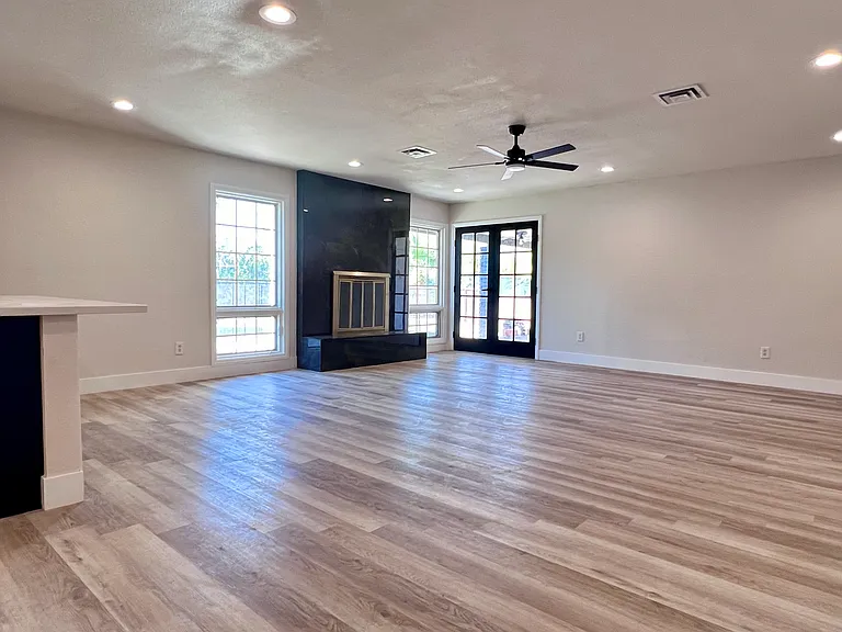 3145 Duneville St — Photo 5