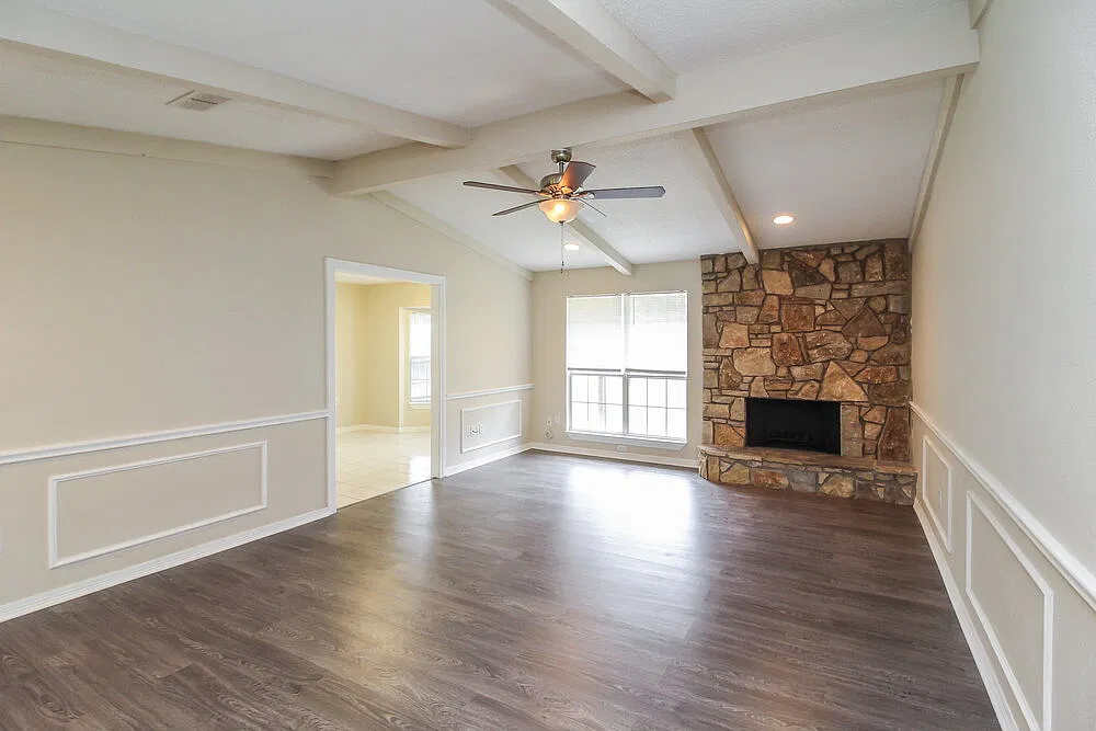 4 bed, 3.0 bath, 1975 sqft, $2,415 — Photo 3