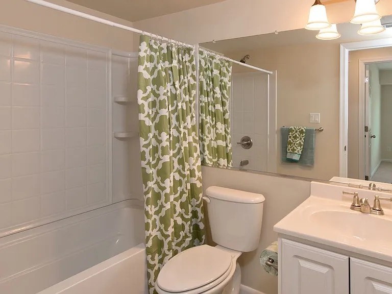 Colony Point Apartments — Photo 26