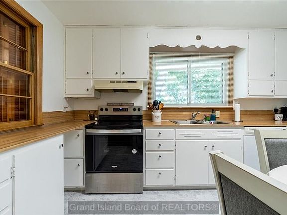 5th image of 629 N White Ave