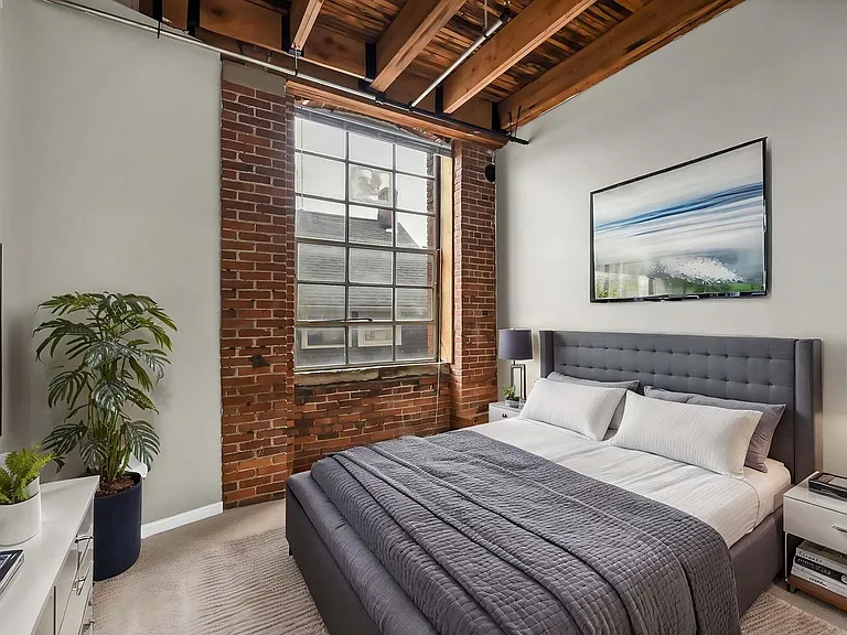 SoHo Lofts — Photo 16