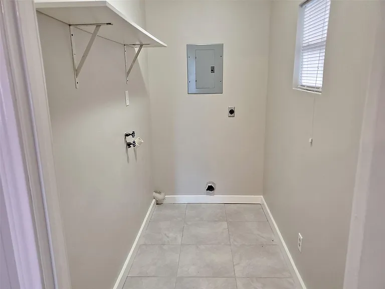 5318 Doulton Dr — Photo 15
