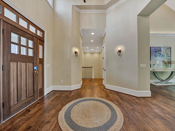 5th image of 225 Grande Villa Dr
