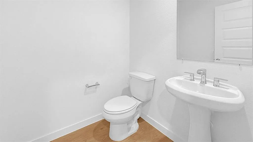 4 bed, 1831 sqft, $2,350 — Photo 2