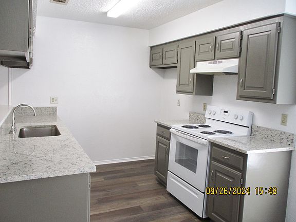 5th image of 11 Shady Valley Ct