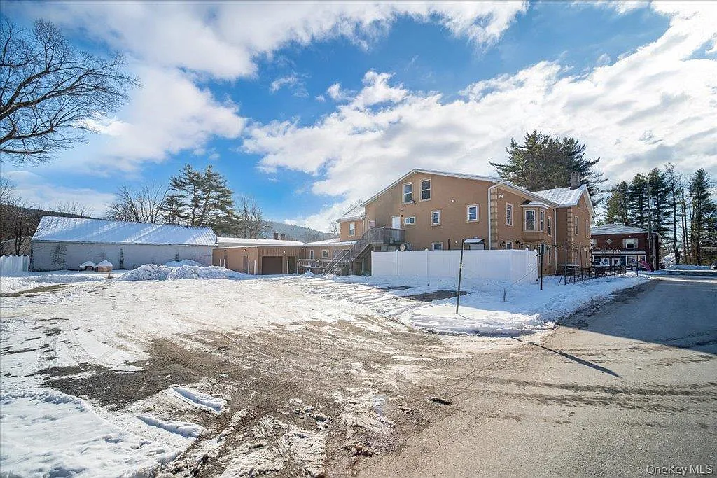 1 bed, 1.0 bath, 7076 sqft, $1,500 — Photo 2