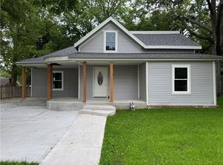 415 E Hale St, Spring Hill, KS 66083