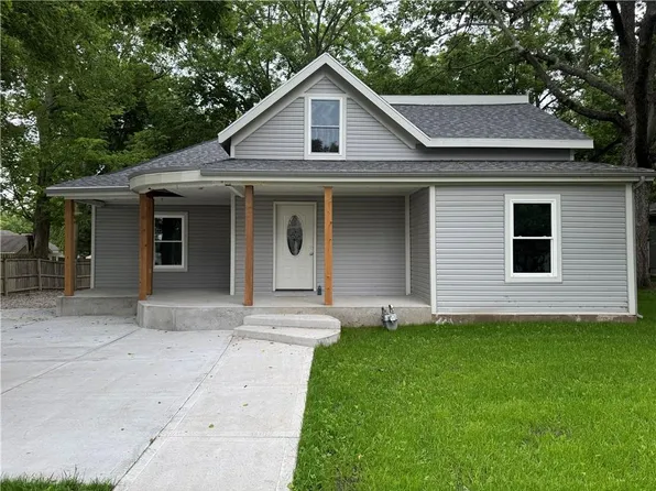 415 E Hale St, Spring Hill, KS 66083