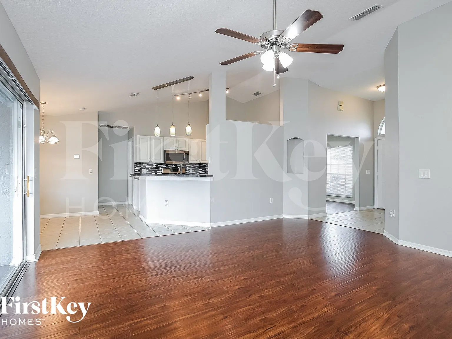 3 bed, 2.0 bath, 1794 sqft, $2,210 — Photo 3