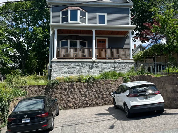 14 Sylvia St APT 1, Lexington, MA 02421
