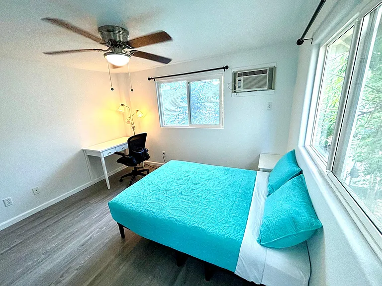 1520 Enos Ln #A — Photo 3