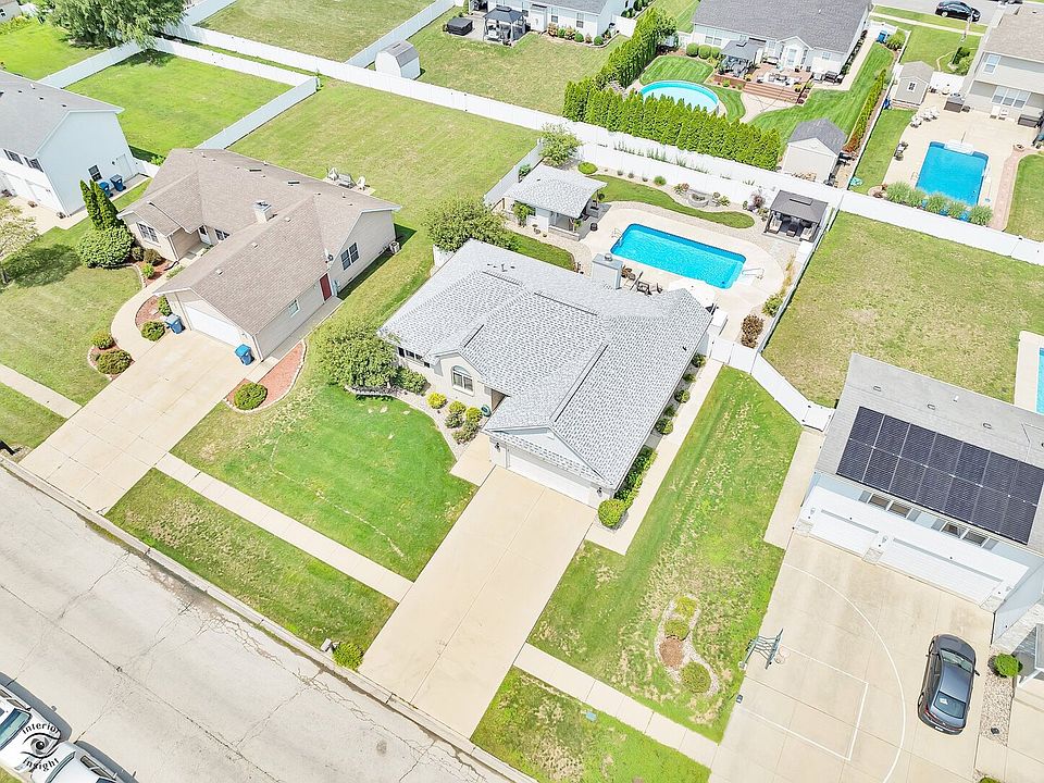 1st image of 905 Magnolia Dr