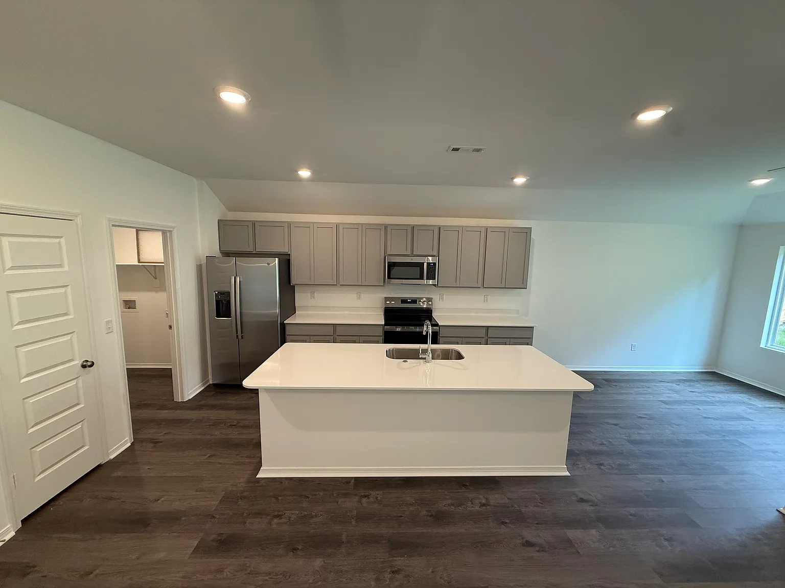3 bed, 1446 sqft, $1,550 — Photo 4