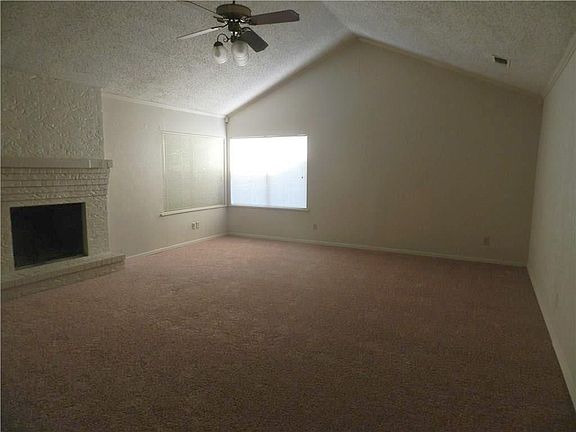 4th image of 302 Bayless Ln