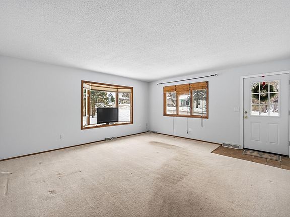 4th image of 346 McKnight Rd S