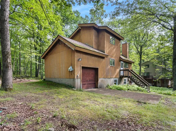 273 W Lakeview Rd, Lackawaxen, PA 18435