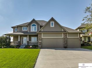 16357 Young Cir, Bennington, NE 68007
