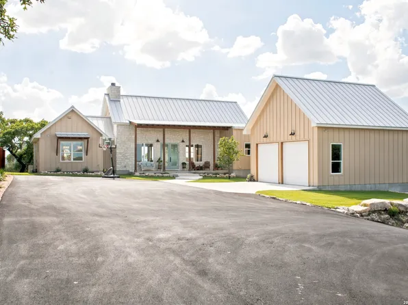 812 N PLEASANT VALLEY DR, Boerne, TX 78006