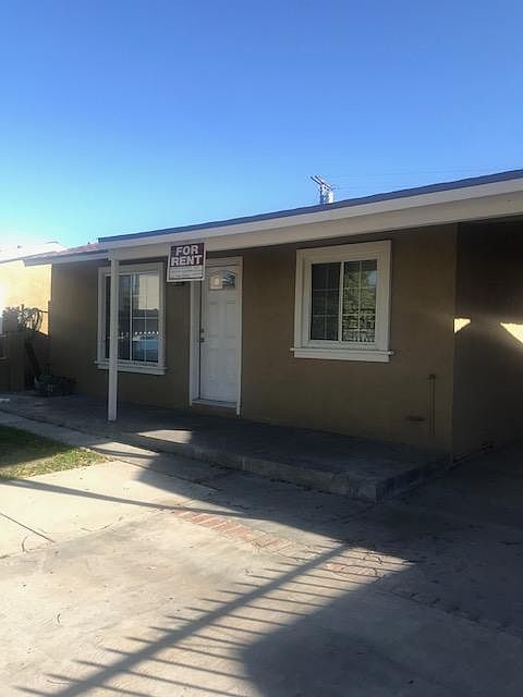 1st image of 572 Hyde Park Pl
