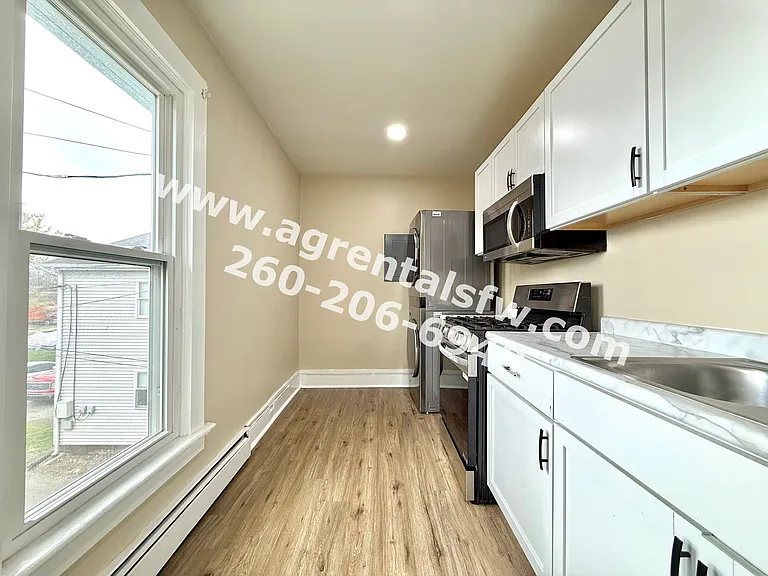 1829 Broadway — Photo 7