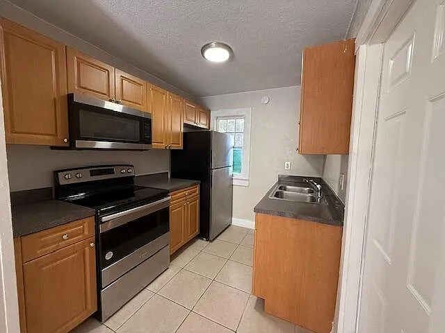1 bed, 1.0 bath, 725 sqft, $1,650 — Photo 2
