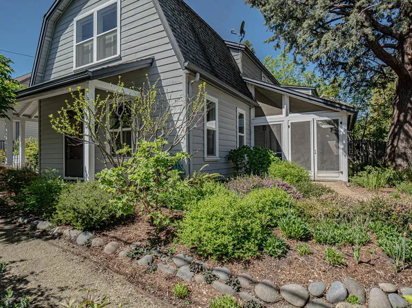 915 Bellview Ave Unit 1, Ashland, OR 97520
