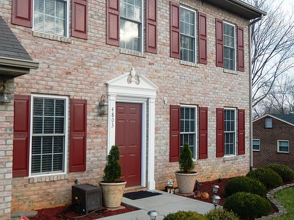 3rd image of 4803 Golfview Dr NE