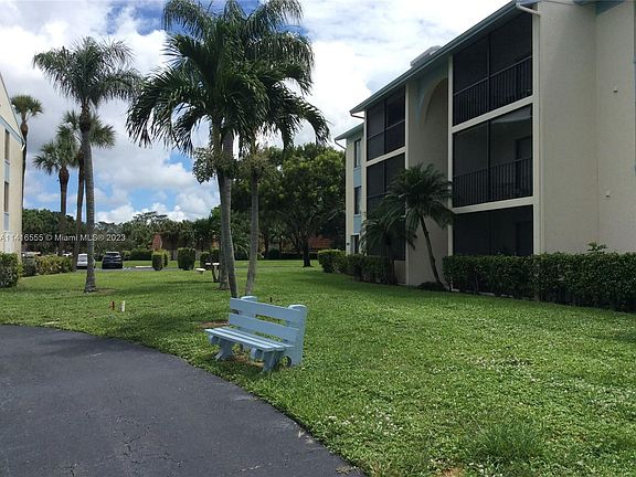 4th image of 1109 Green Pine Blvd APT C2