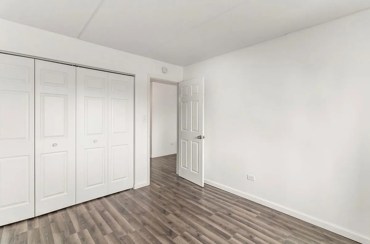 Guest Bedroom Alternate View - 256 Shorewood Dr #GD