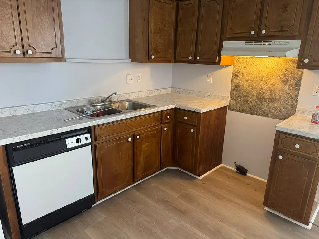 2 bed, 1.5 bath, 1100 sqft, $1,100 — Photo 3