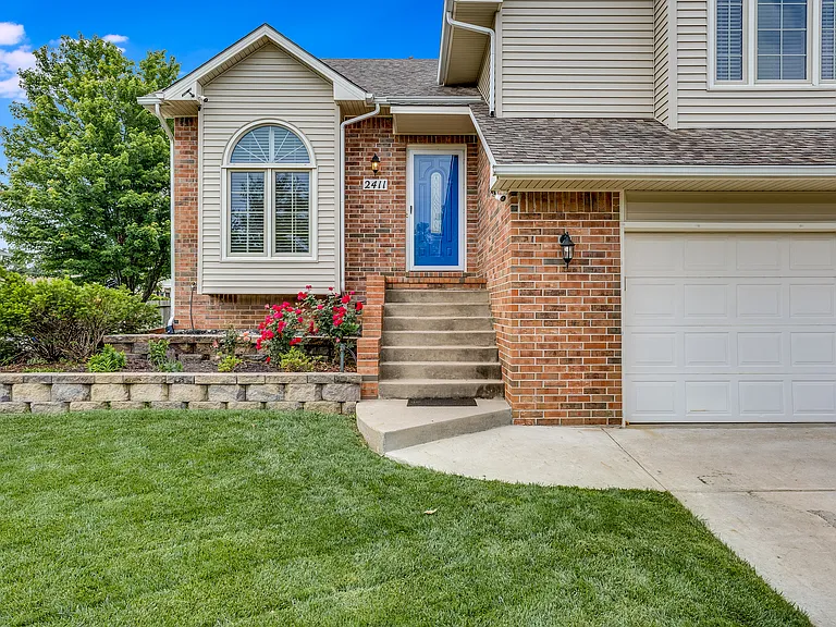 2411 N Button Bush Cir — Photo 2