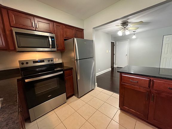 4th image of 18019 Oak Park Ave APT B