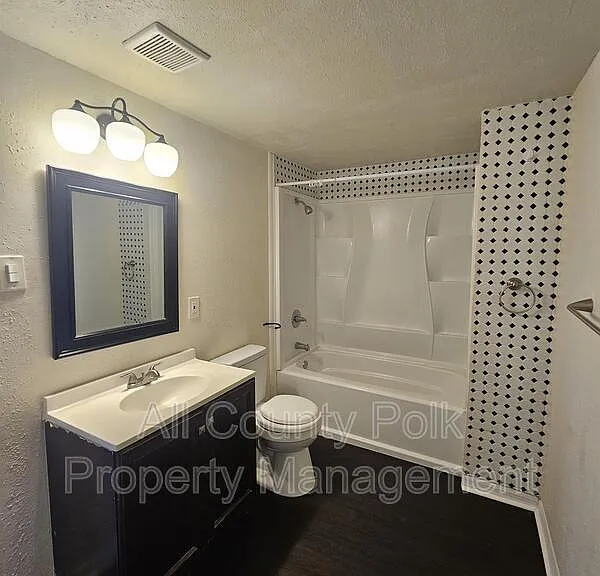 1734 35th St NW — Photo 11