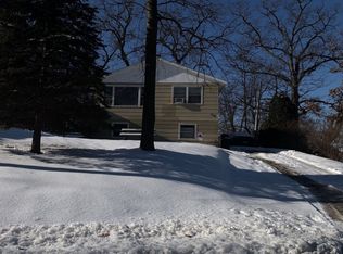 554 N Ravine Dr, Round Lake Park, IL 60073