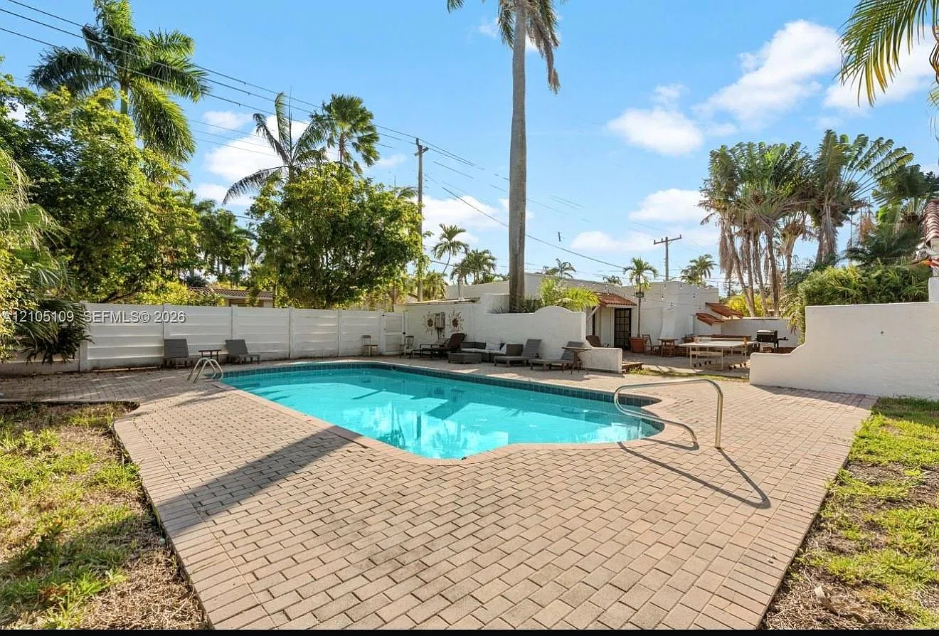 4 bed, 3.5 bath, 3239 sqft, $6,900 — Photo 4
